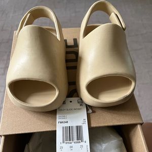 YEEZY SLIDE INFANT(dessan)size6